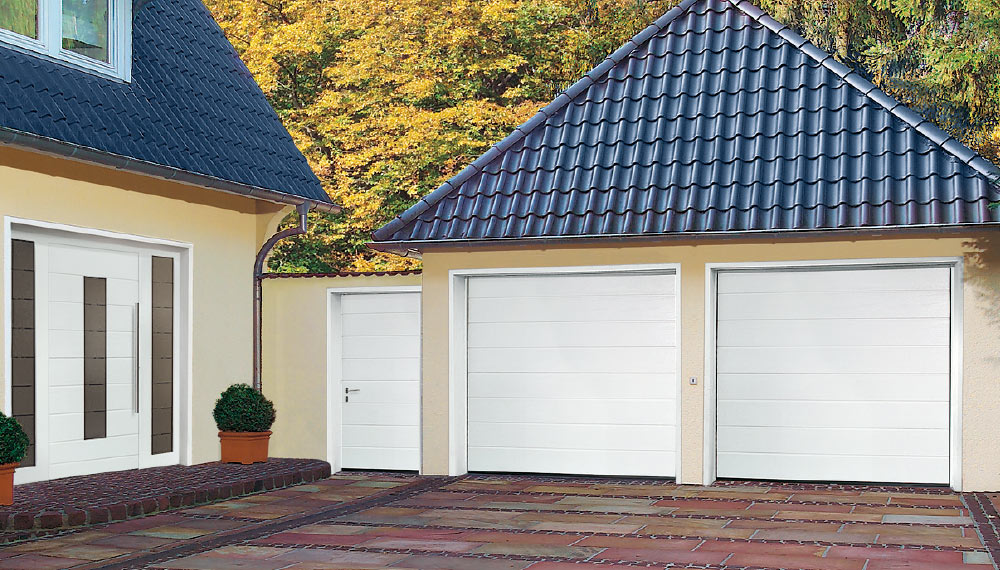 Sektionaltor passend zu Garagennebent&uuml;re und Haust&uuml;re